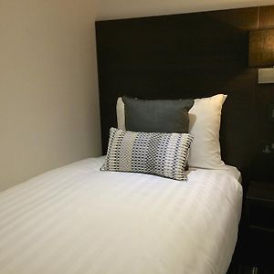 Petite Single Room Private Bathroom